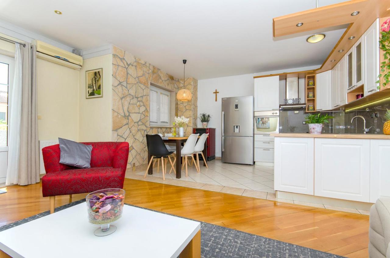 Fima Centar Stobrec Apartment Split Exterior photo
